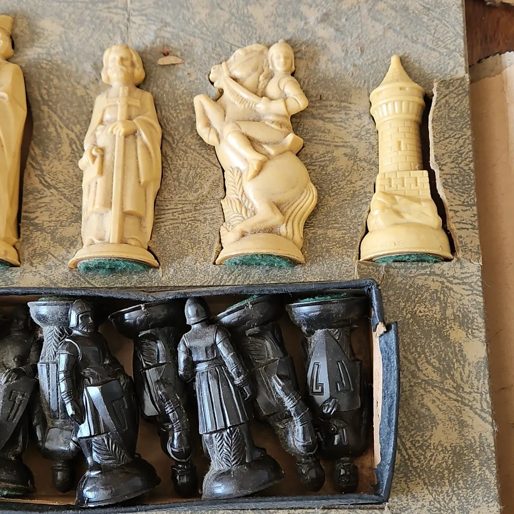 Vintage Renaissance Chessmen By ES Lowe